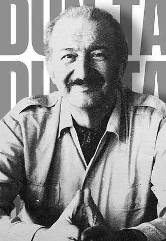 Benim adım Nilüfer. Nasıl tanıdınız beni o kadar mektup arasında? Nasıl Fer'li kadınlar? Ne tesadüf,
şimdi de hayatınıza bir Nilüfer giriyor... Onları nasıl unutamadınızsa, beni de unutamayacaksınız.Pek
yakında olağanüstü bir şey olacak... Sade siz değil, bütün Türkiye beni unutamayacak... İsterseniz
başından anlatayım? Bir arkadaş davetinde tanıştık. Adı Sekban'mış. Nonşolant bir hali vardı. Pipo
içiyor ve alçak sesle konuşuyordu. Derhal yıldırımla vurulmak derler ya, öyle vuruldum. Düşünün bir
kere, erkeklerin çoğu çayı şekerli, ya da az şekerli içer, bu kırklama içiyordu. İdealimdeki erkek...
Sonrası, deliler gibi seviştik. Ama gel gör ki, ailelerimiz bizi birbirimize vermiyor. Bir çeşit Romeo
Jüliyet durumu. Romeo Jüliyet canım. Biz kaçmaya karar verdik. Sekban Mobil Oil'de çalışıyor, tahsili
yok ama, İngilizcesi iyi, ayda 2500 lira alıyor. Dün tam hazırlanıyorum, kapı. Bir buket menekşe, en
sevdiğim çiçek menekşedir. Üzerinde kartı vardı. "Affet beni Nilüfer, şirket beni Güney Afrika'ya
gönderiyor, bu işi burada keselim, daha iyi." Sonsuz sevgiler, imza... Taksiye atlıyorum hemen, ver
elini Ayazpaşa. Benim için ağladığını söyleyen o ahlaksız serseri, sanlar giymiş bir kızla el ele, bir de
bakıyorum Müjgân... En iyi arkadaşım Müjgan. Bir yanda Müjgân, bir yanda-.. Evet, yalan ki ne yalan.
Sekban'la Müjgân, ne deseler bana beğenirsiniz? Utanıp kızaracak yerde. Bizim dalga uzunluklanmız,
birbirine uymuyordu. Zaten her aşkın belirli bir süresi olur, o da geçti. Oysa Müjgân'la adlarımız
kafiyeli, ruhlarımız da eldiven gibi birbirine uyuyor. Evet, Sekban'la Müjgân... Ben çok içli, mağrur,
onurlu bir kızım... Açtım ağzımı, yumdum gözümü, dola-dım saçlarını elime, küfürün bini bir para,
Müjgân elimi ısırdı, ben Müjgân'ın suratına tukurdum. O bana firijit karı tutsaydın da kaptırmasaydın
herifi dedi. Ben ona, senin numaralarını elbette bilmem, sokak orospusu, dedim... Değil mi efendim?
Benim de bir gururum, onurum, görgüm, aile terbiyem var... Sizi kendime vasi tayin ettim. İntihar
edeceğim... İntihar edeceğim. Kararımı hiçbir şey değiştiremez. Artık hayattan nefret ediyorum.
Dostluktan, aşktan, insanlardan nefret ediyorum. Nesine yani? Yaşayıp ne olacak sanki? Kararımı
verdim (Vicdani'nin omzuna yaslanıp yüksek sesle ağlamaya başlar.) (Birden ağlaması kesilir.
Sinirlenmiştir.) A sus yahu, boşuna kafa ütüleme. Ben bir şeye karar verdim mi, kim gelse
caydıramaz... (Kendini toparlar.) Ben sizi sadece sütununuzdan tanıdığım için, çok da tonton bir insan
olduğunuz için seçtim. Sizi kendime vasi tayin ediyorum. Mirasımı siz taksim edeceksiniz. Kalp
şeklinde bir menekşe çelengi istiyorum. Ortasında onun baş harfi bulunsun. Evet, gazetelere onun için
intihar ettiğim yazılsın. Evet... Resmimiz gazetede yan yana çıksın. Buyurun... Resmi de getirdim.
Müjgân'a dair tek satır olmasın. Sekban beni istemiş olsun, ben varmamış olayım. Sekban'a inat. Onu
vicdan azabı içinde bırakmak için! Bir de bu mevzuda yerli film çevrilsin. Adı Menekşeli Vadi konsun.
Levent'in arkasında buluştuğumuz vadiye biz bu adı koymuştuk. Vasiyetim bu kadar.