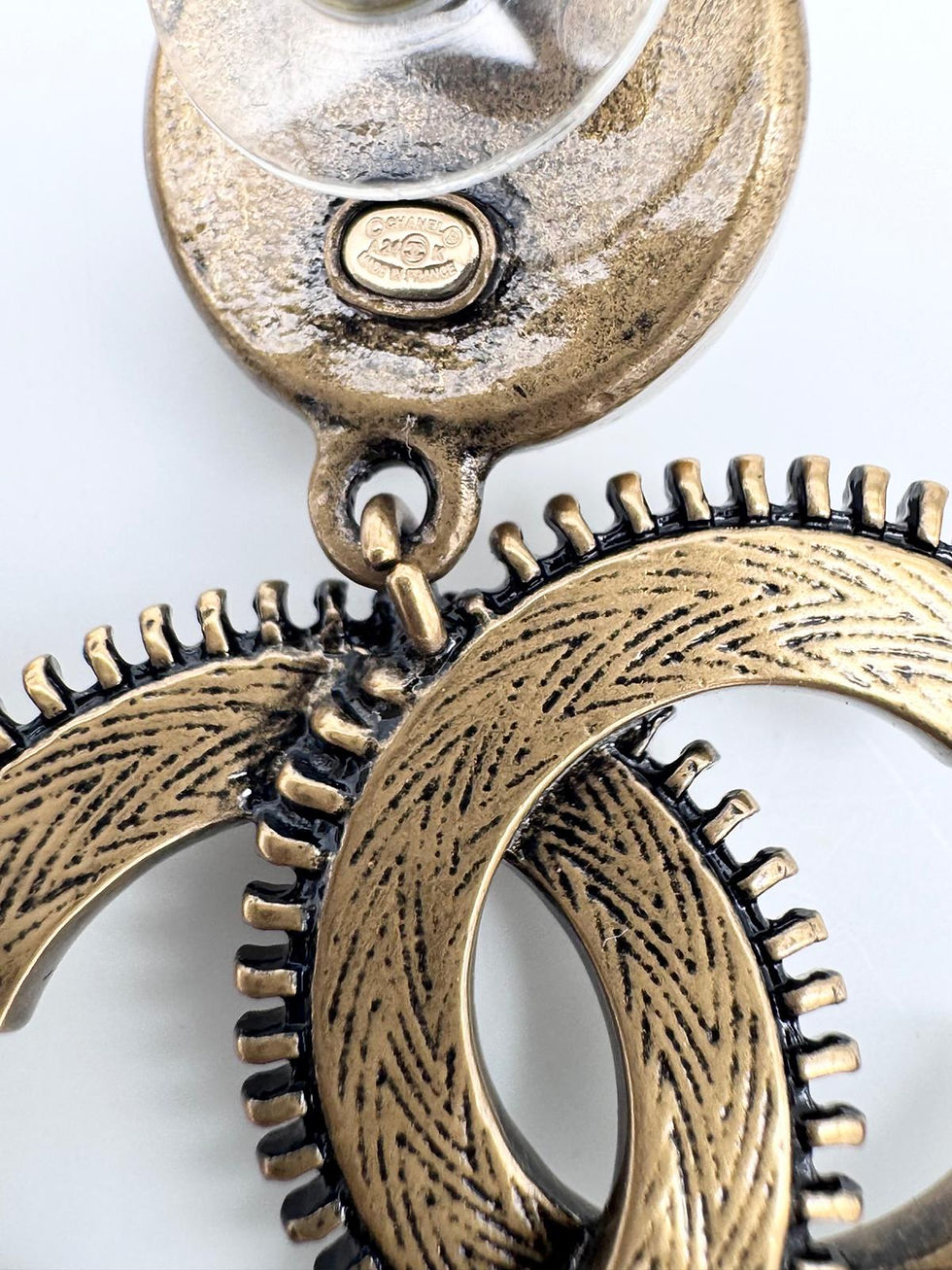 Miniature : Chanel - Boucles d’oreilles clip pendantes “CC Nacre & Perle” – CHANEL