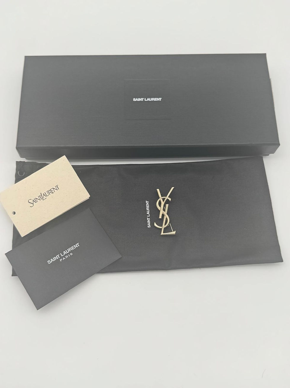 Miniature : Broche “Monogramme YSL” en métal doré – SAINT LAURENT
