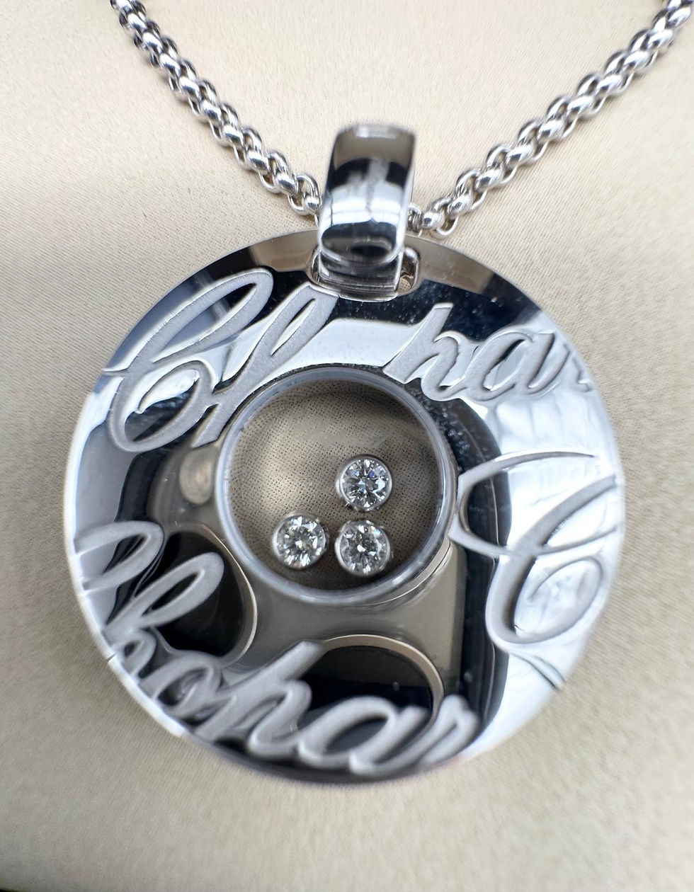 Miniature : Collier pendentif Happy Diamonds en or blanc or 18 carats – CHOPARD