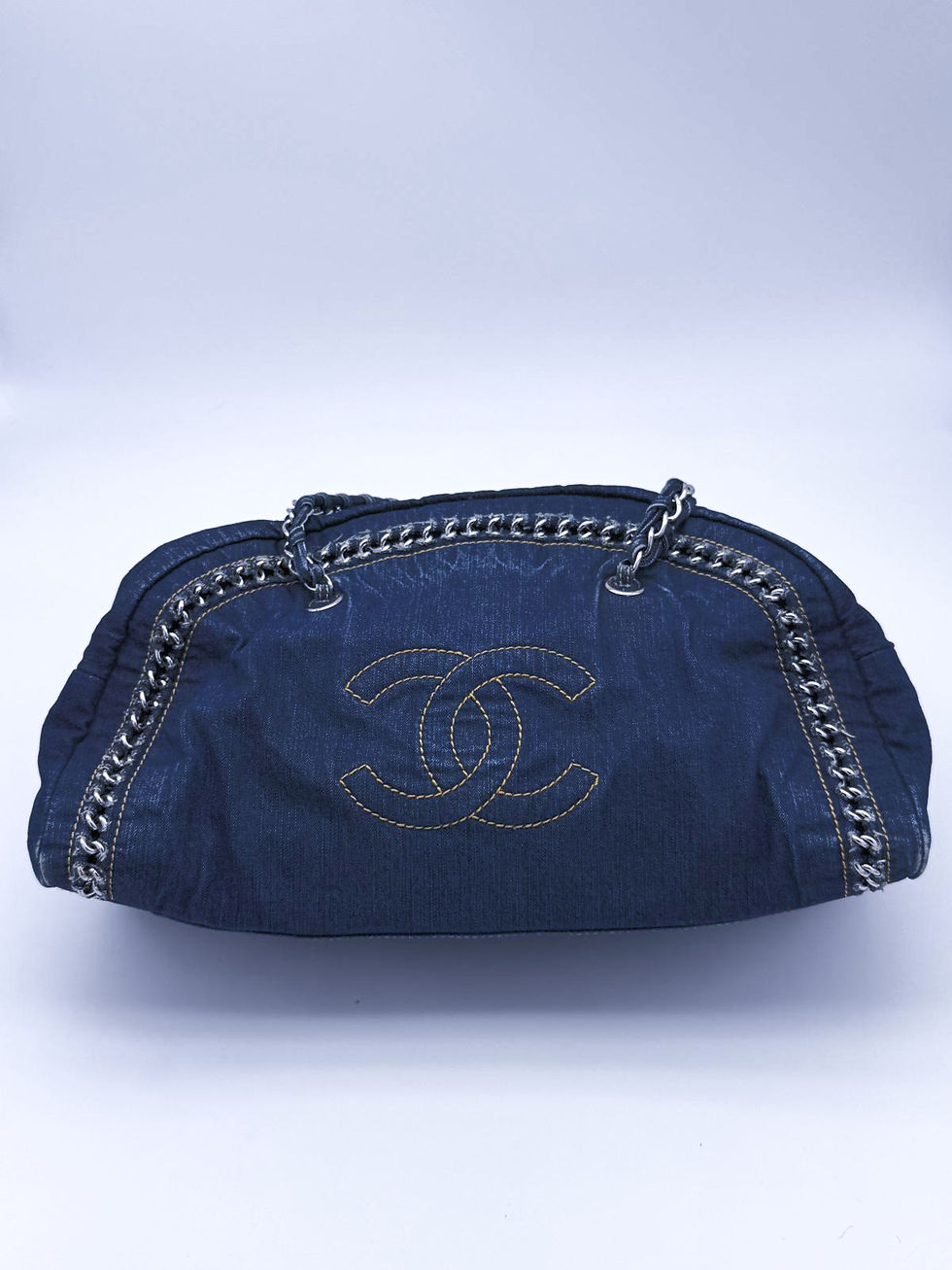 Thumbnail: Sac Bowling en Jean Bleu avec Chaînes Argentées  – CHANEL