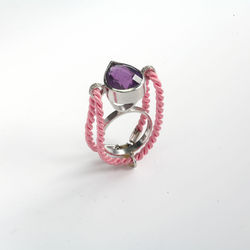 Ring in 18kt white gold with with pink silk cord interchangeable, brilliant diamonds and an amethyst