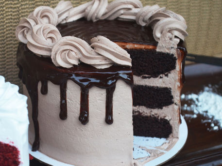 MerchanDhi, Your Chocolatey Cake Buddy