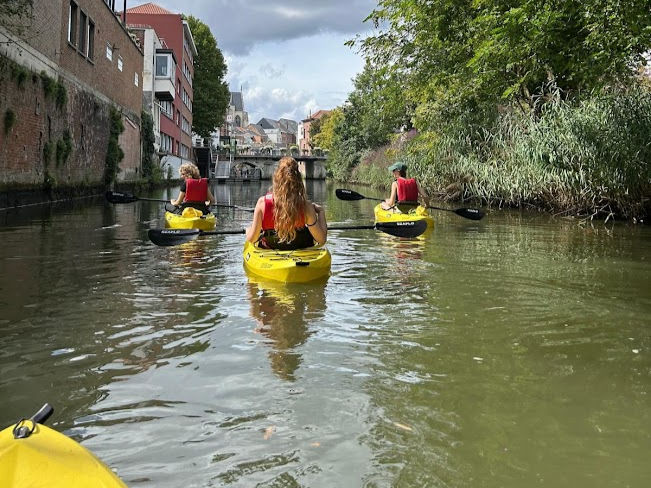 Homaar BRUSSEL – Terugkomdag: Let’s go kayaking! | Journée de retrouvailles : Let’s go kayaking !