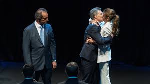 beso de mauricio Macri y Juliana Awada