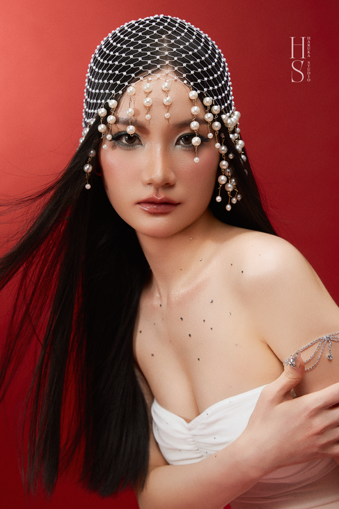 a woman wearing pearls and rhinestones on her head