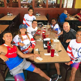 Gabo Solá visita jovenes atletas Aguadillanos en Orlando Florida