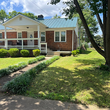Front of the house from the sedewalk