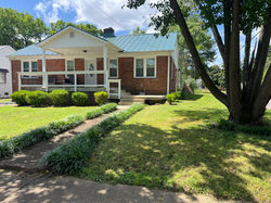 Front of the house from the sedewalk