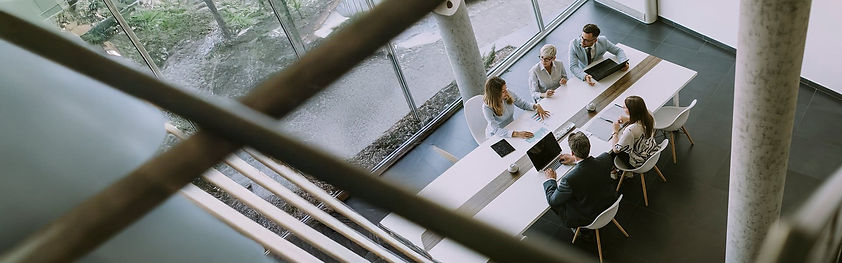 Travail collaboratif autour de dossiers financiers.