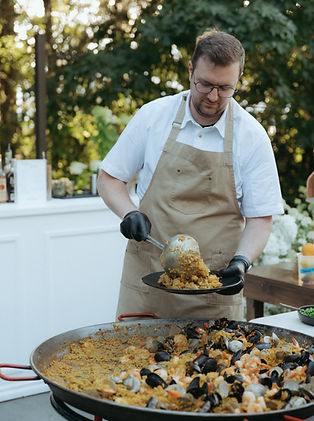 Live Paella Station in Hood River, Oregon.