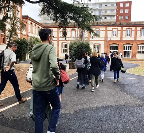 Curieuses Visites Curieuses - Entre les murs, histoire d'une instruction