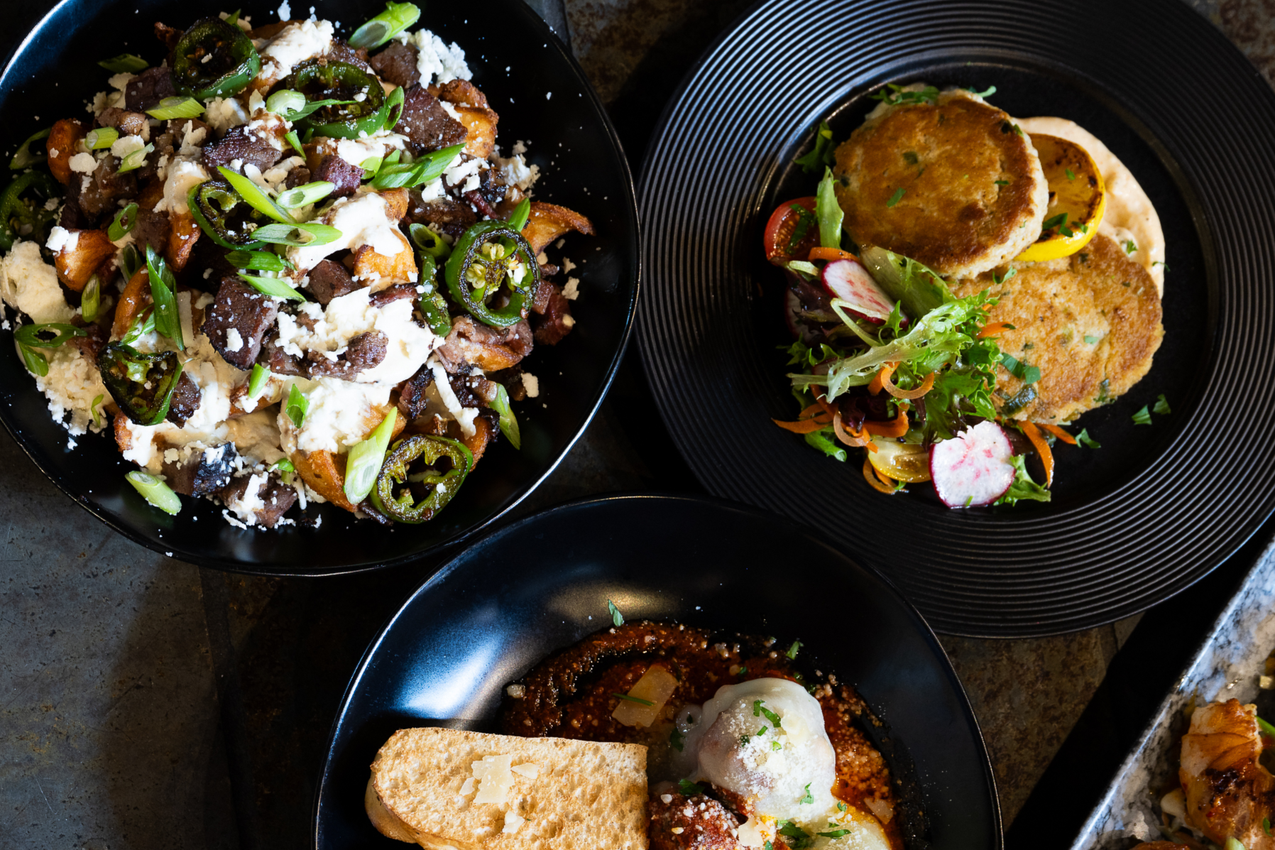 Bonnie & Clyde's Bar and Grill restaurant logo - View nutrition facts, calories, and macros for menu items at 1800 TX-26, Grapevine, TX 76051