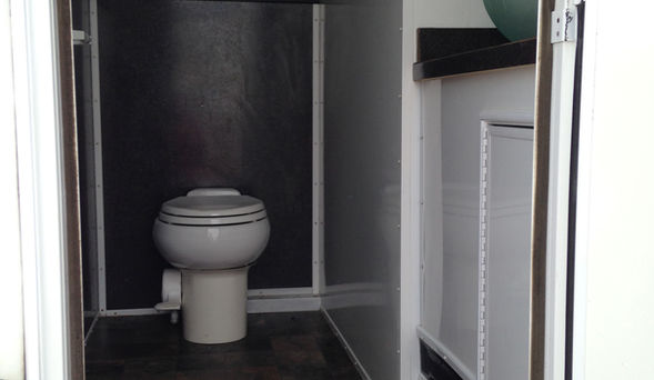 3-stall-restroom-trailer(4).jpeg