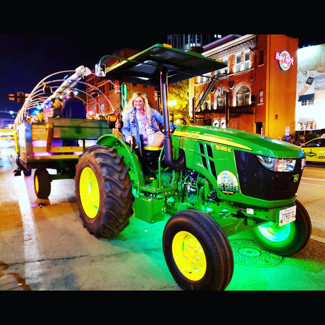 Nashville Tour United States Big Green Tractor Tours