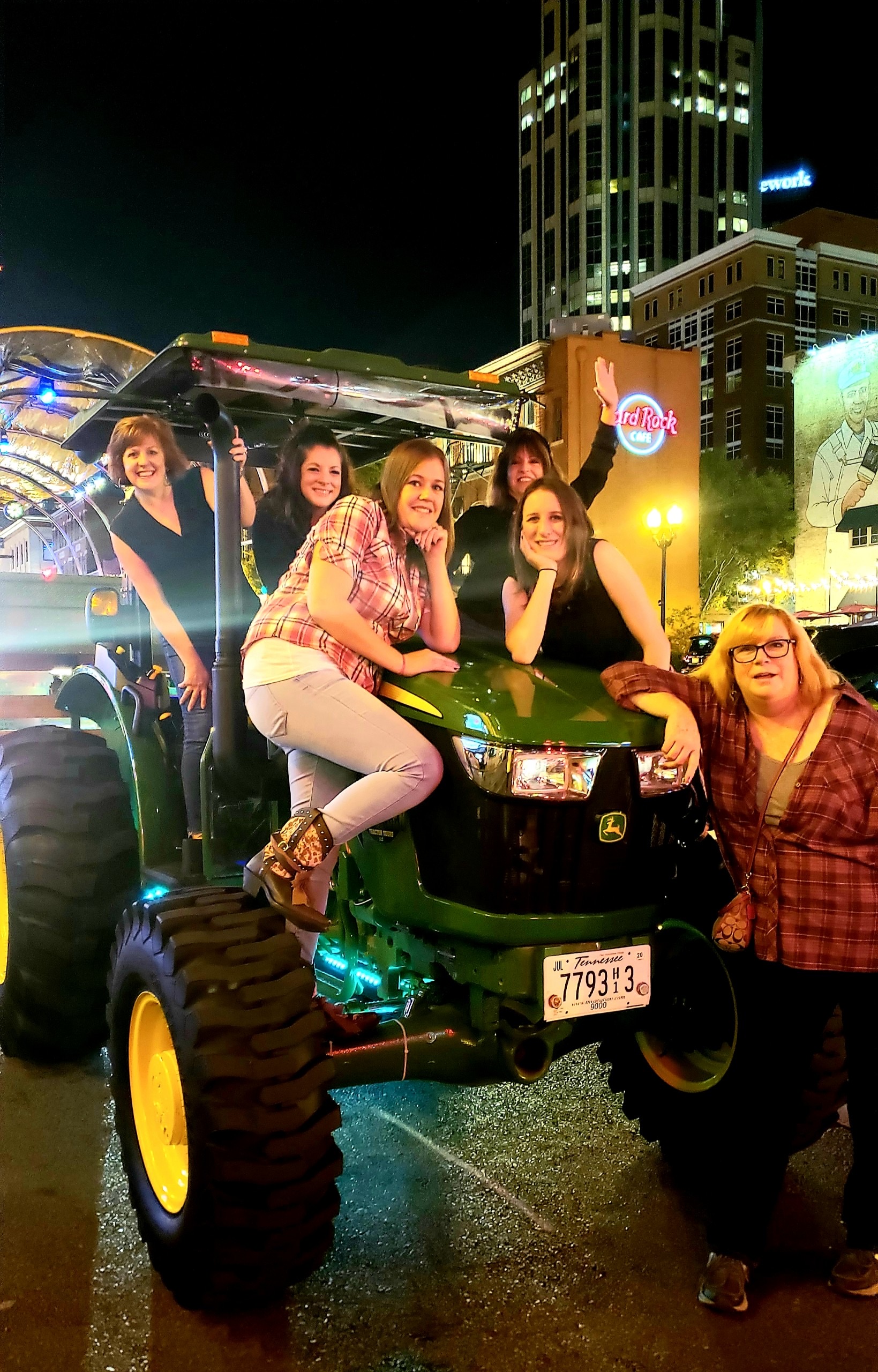Nashville Tour United States Big Green Tractor Tours