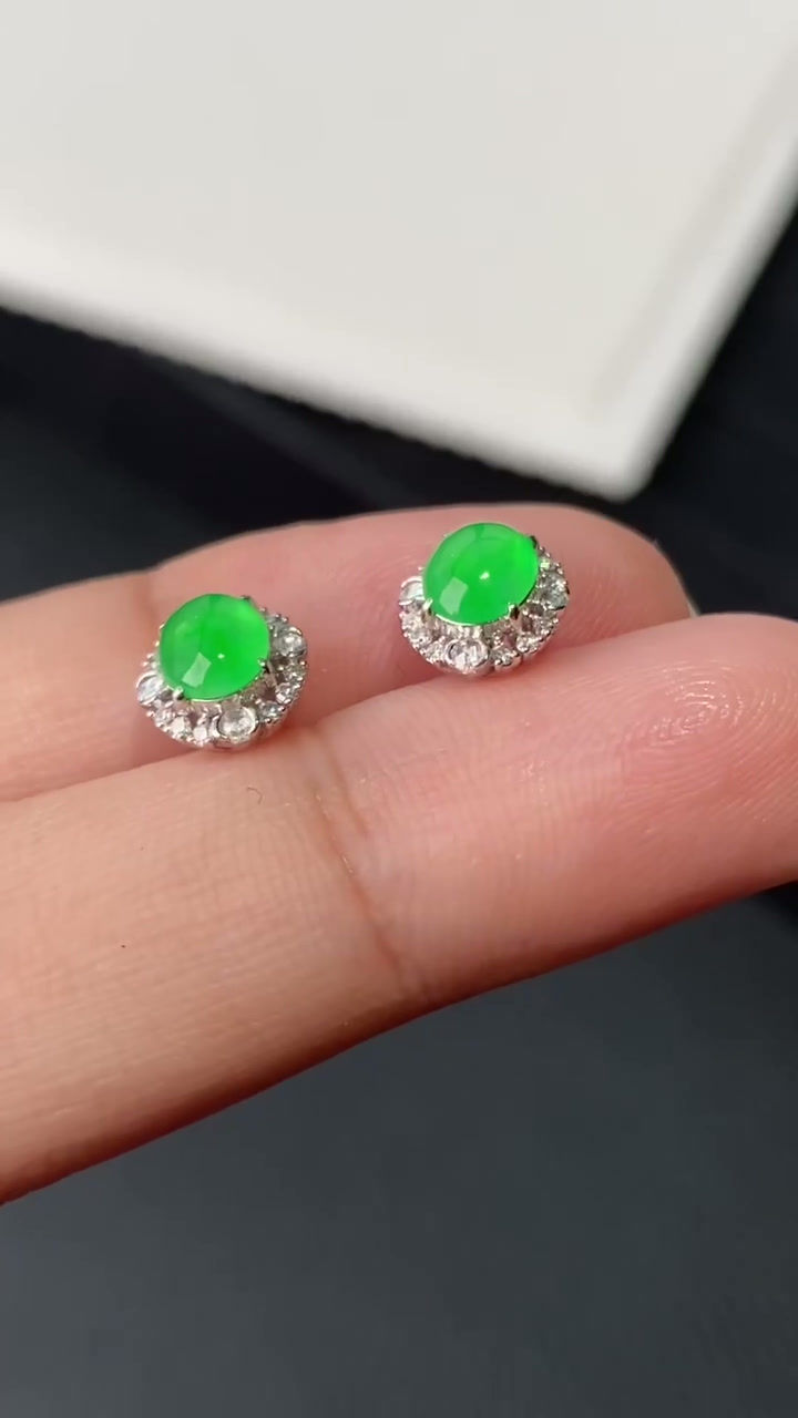 Hình thu nhỏ: Bông tai Cabochon ngọc Jadeite A vàng 18K