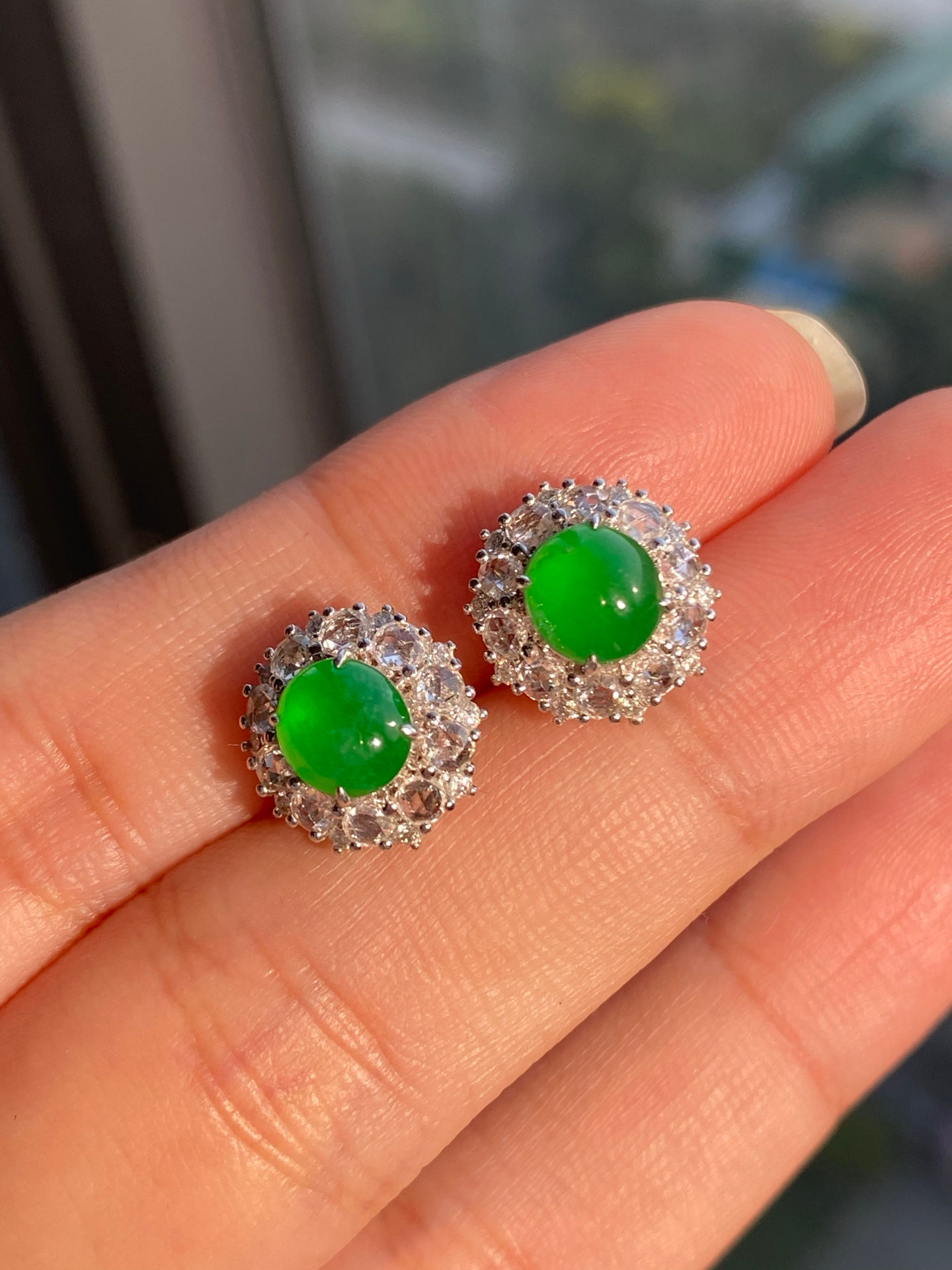 Bông tai Cabochon ngọc Jadeite A vàng 18K