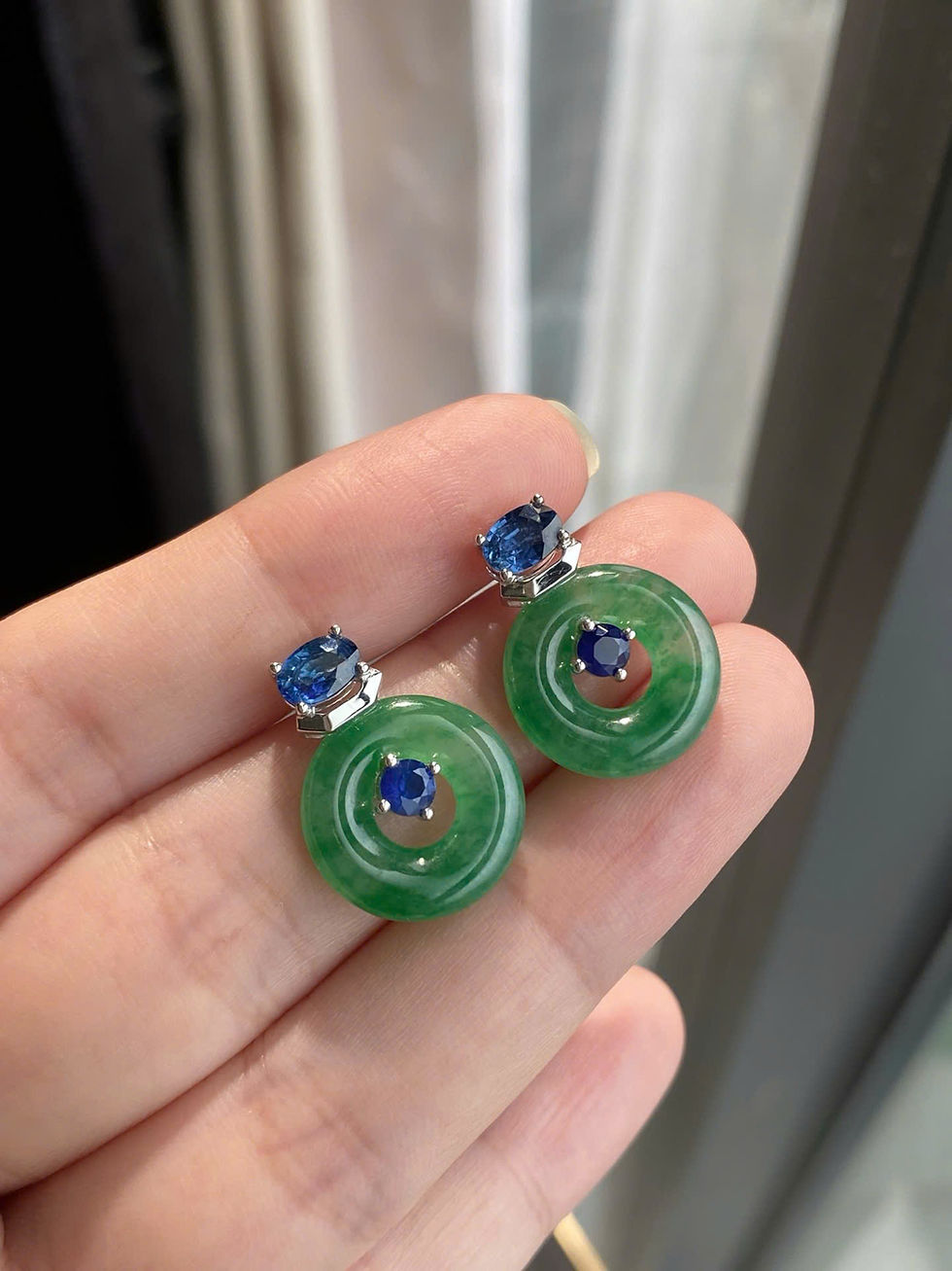 Hình thu nhỏ: Bông tai Đồng bình an ngọc Jadeite A vàng 18K