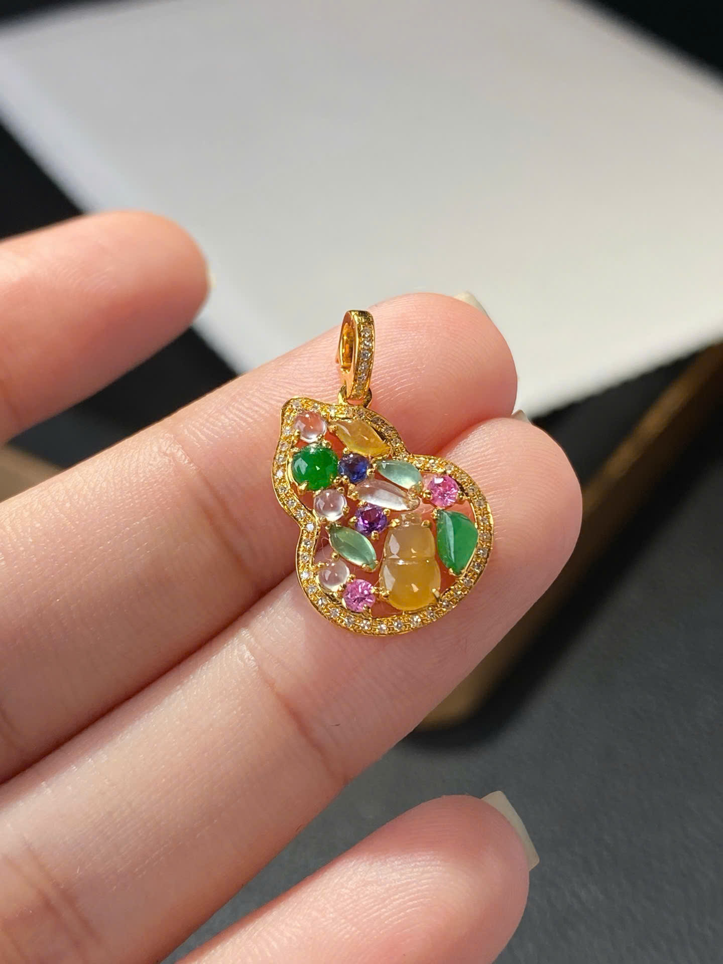 Mặt dây chuyền Hồ lô thất bảo ngọc Jadeite A vàng 18K