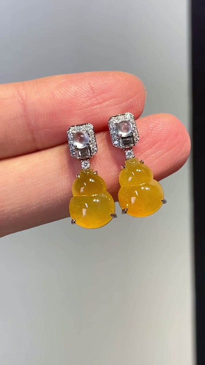 Hình thu nhỏ: Bông tai Hồ lô ngọc Jadeite A vàng 18K