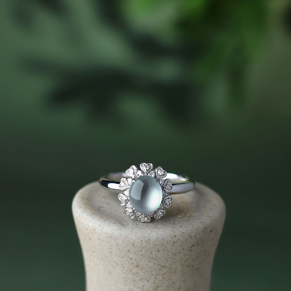 Nhẫn Cabochon ngọc Jadeite A vàng 18K