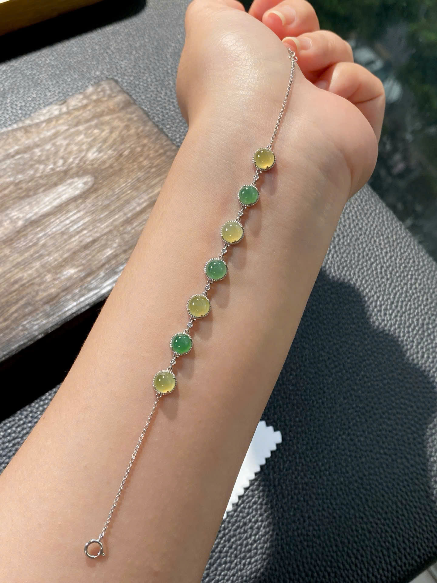 Lắc tay Cabochon ngọc Jadeite A vàng 18K