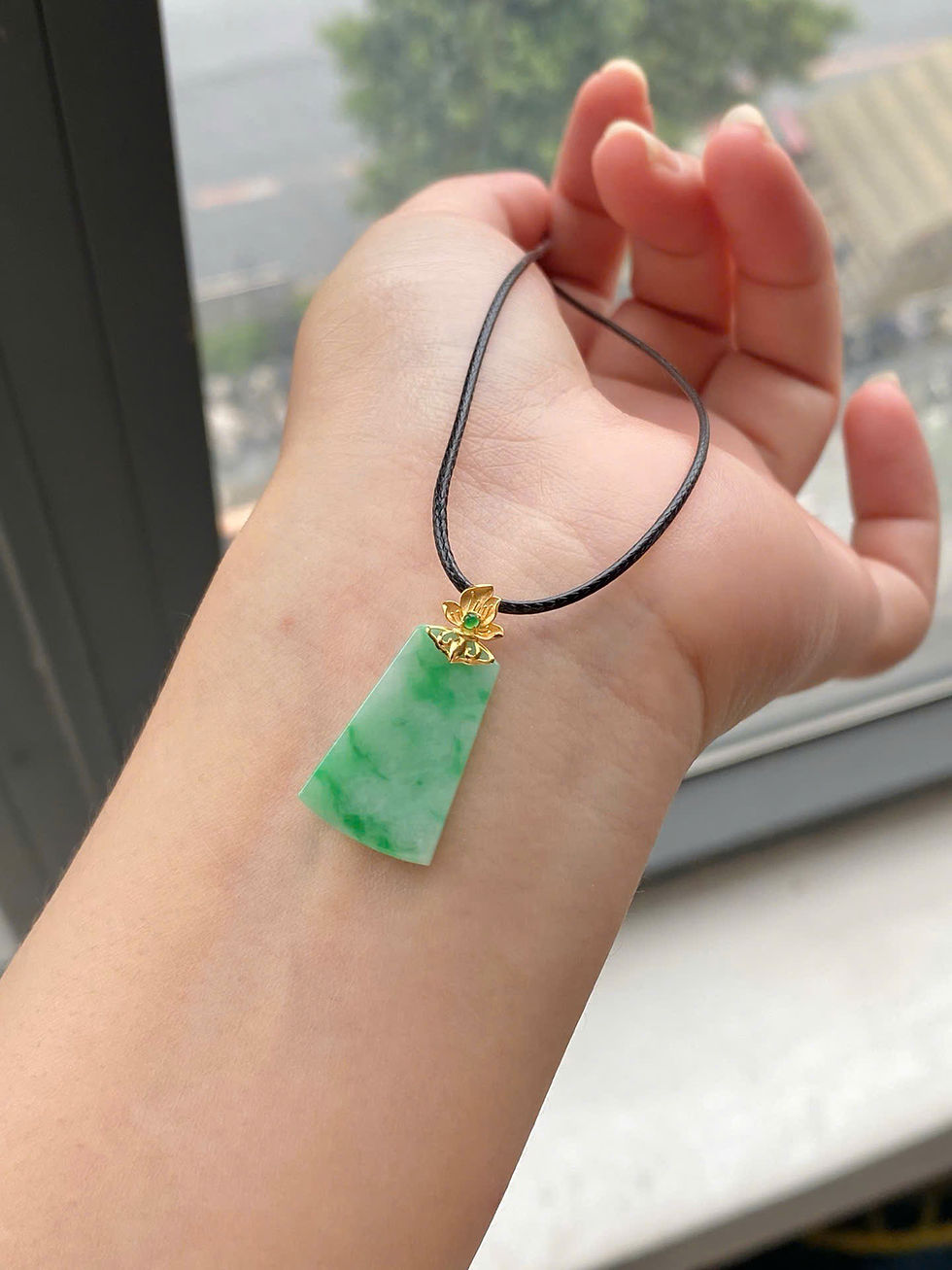 Hình thu nhỏ: Mặt dây chuyền Vô sự bài ngọc Jadeite A vàng 18K