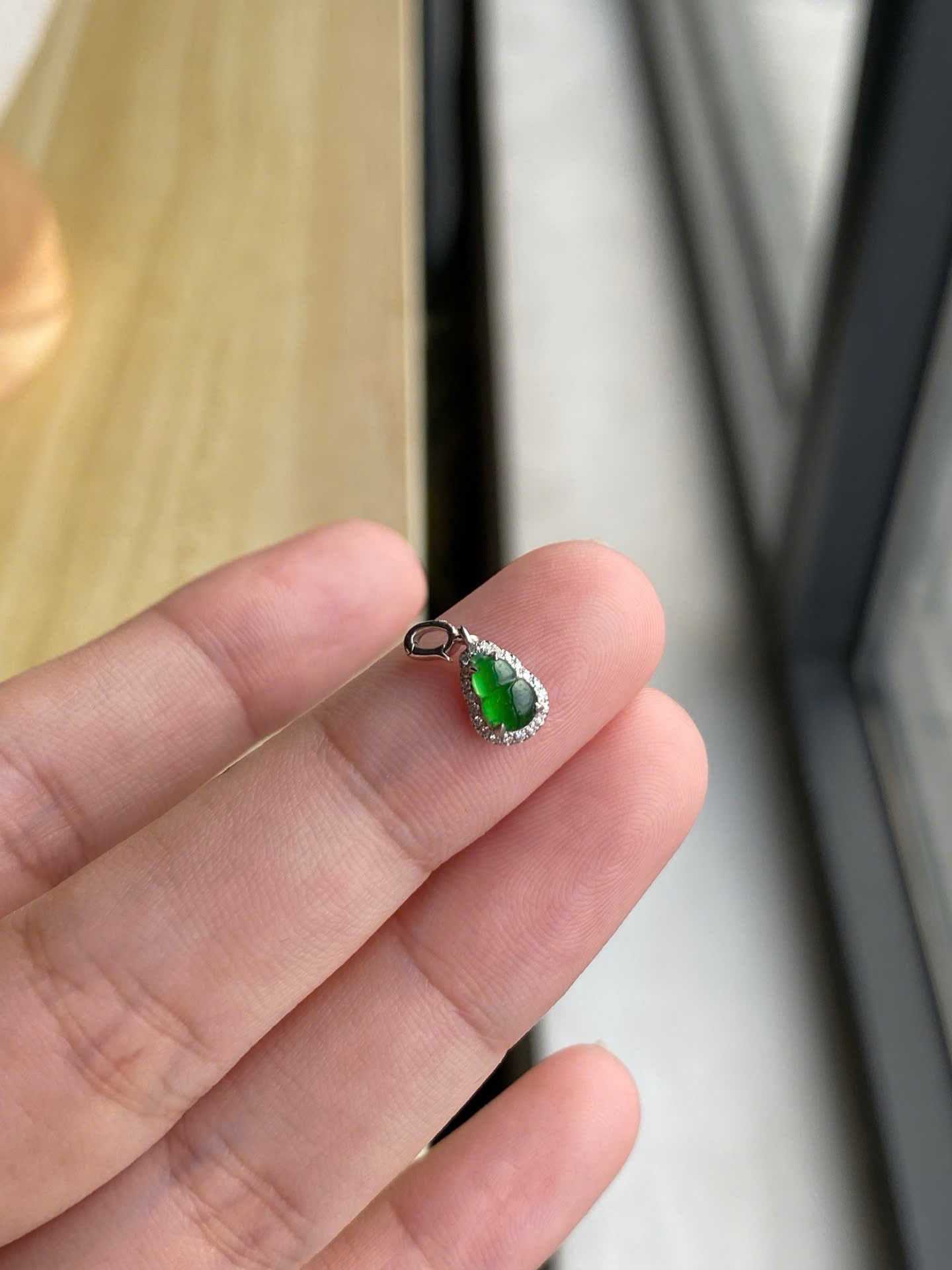 Mặt dây chuyền Hồ lô ngọc Jadeite A vàng 18K