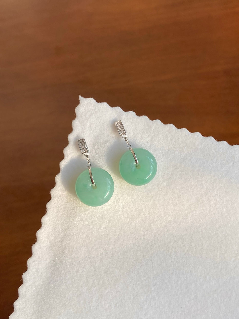 Hình thu nhỏ: Bông tai Đồng bình an ngọc Jadeite A vàng 18K