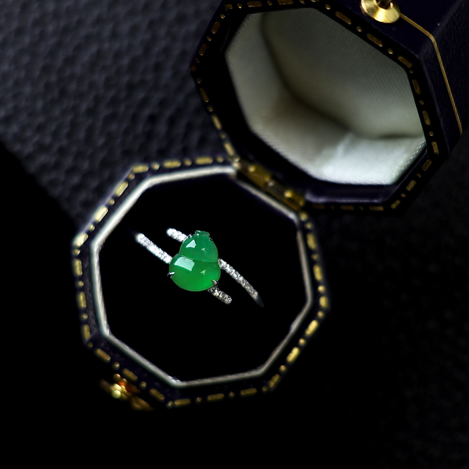 Nhẫn Hồ lô ngọc Jadeite A vàng 18K
