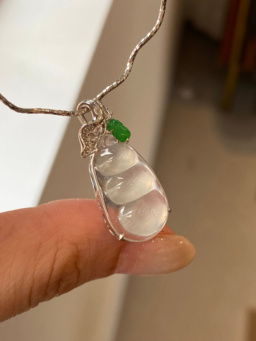Hình thu nhỏ: Mặt dây chuyền Đậu phúc ngọc Jadeite A vàng 18K