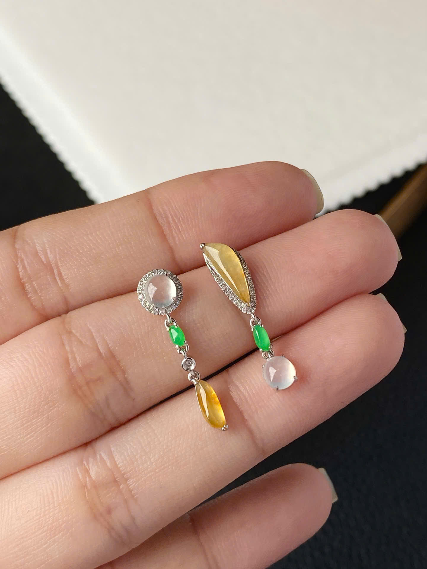 Bông tai Freestyle ngọc Jadeite A vàng 18K