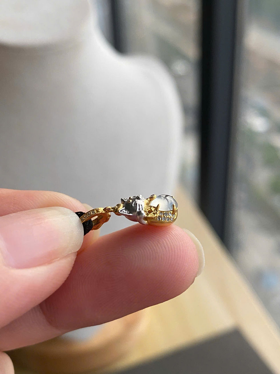 Hình thu nhỏ: Mặt dây chuyền Mèo ngọc Jadeite A vàng 18K