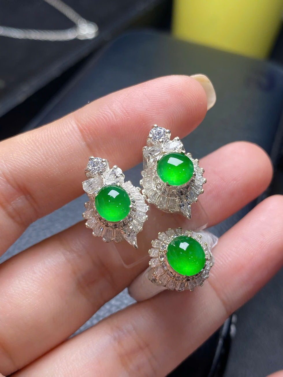 Hình thu nhỏ: Set Bông tai + Nhẫn Cabochon ngọc Jadeite A vàng 18K
