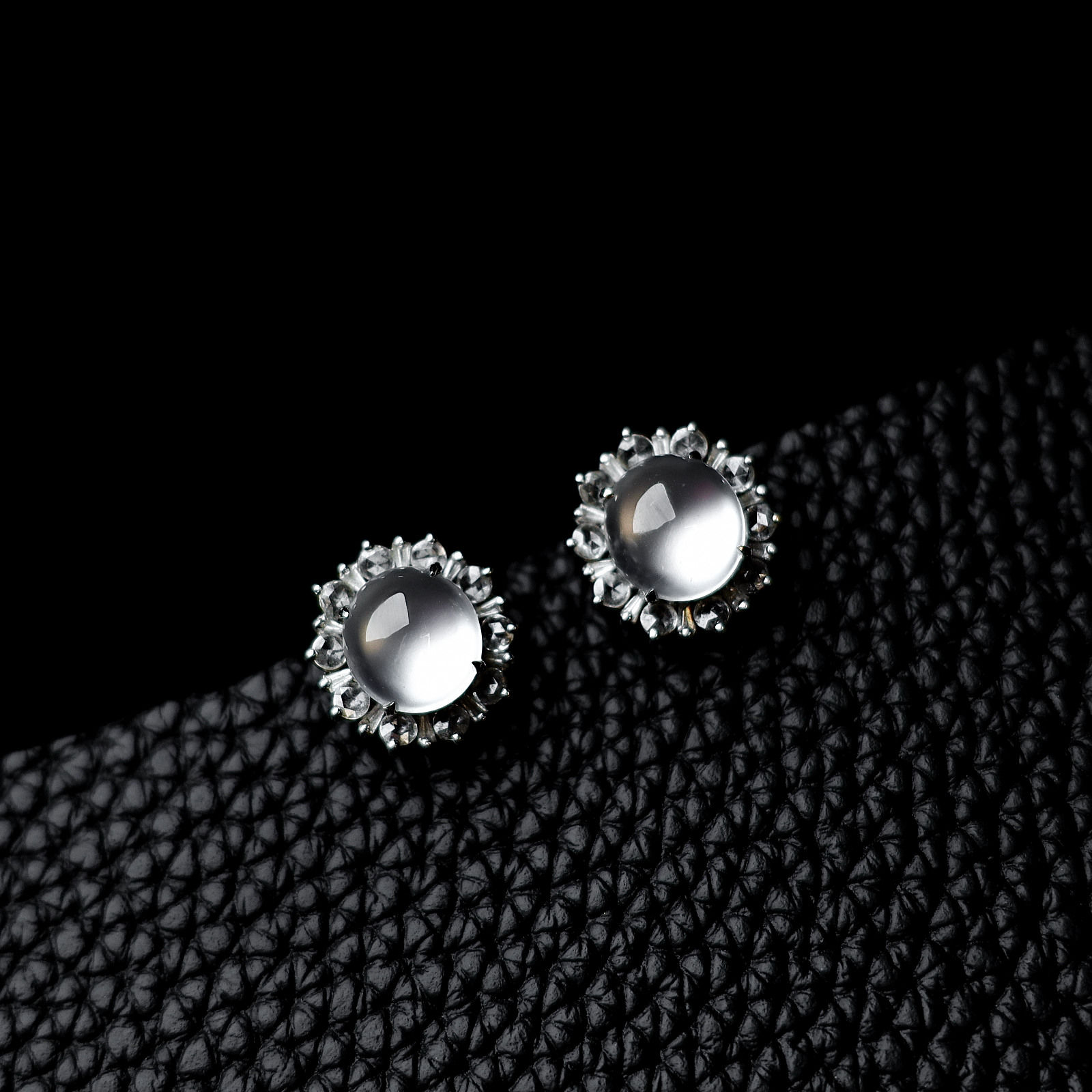 Bông tai Cabochon ngọc Jadeite A vàng 18K