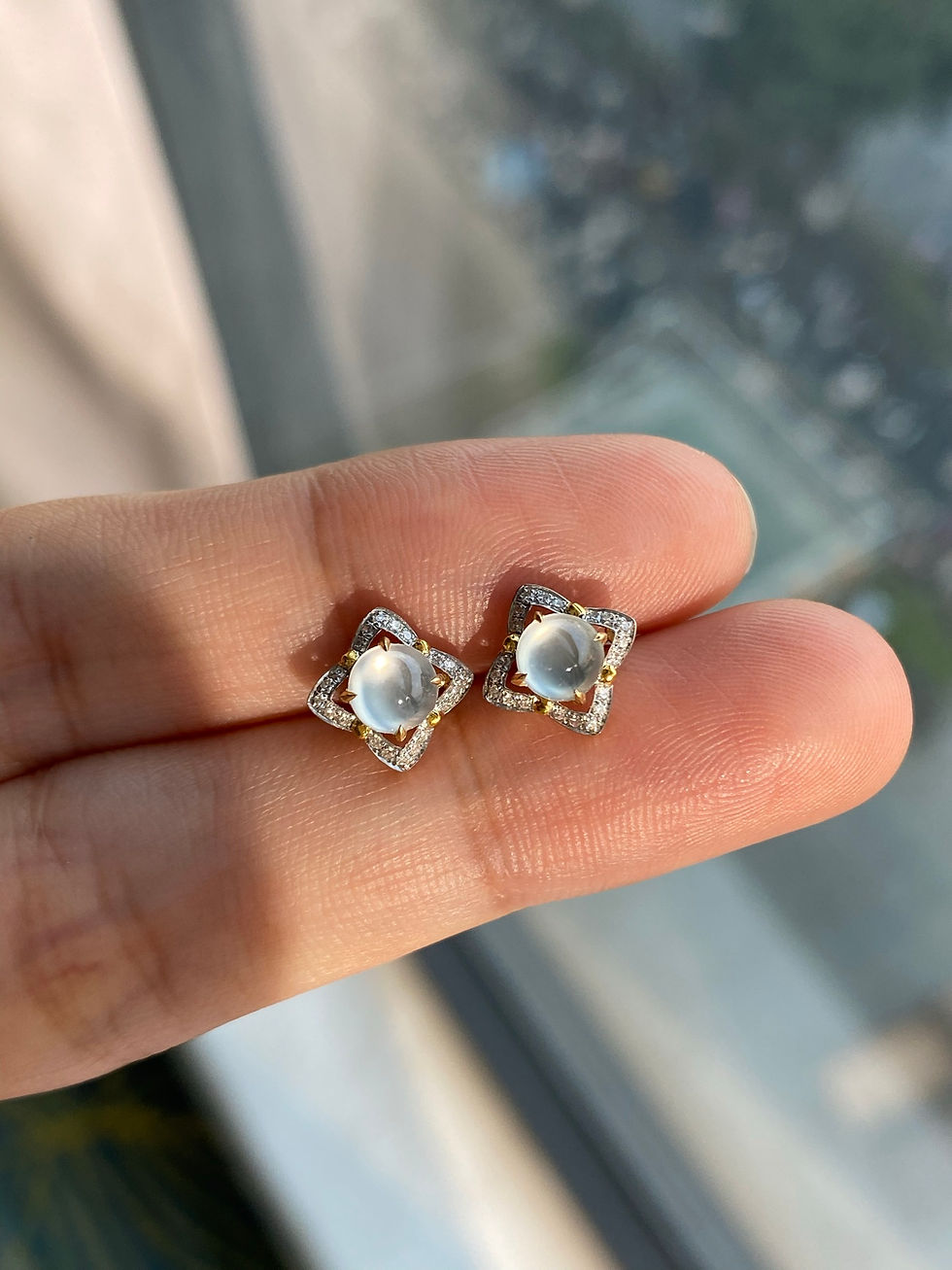 Hình thu nhỏ: Bông tai Cabochon ngọc Jadeite A vàng 18K
