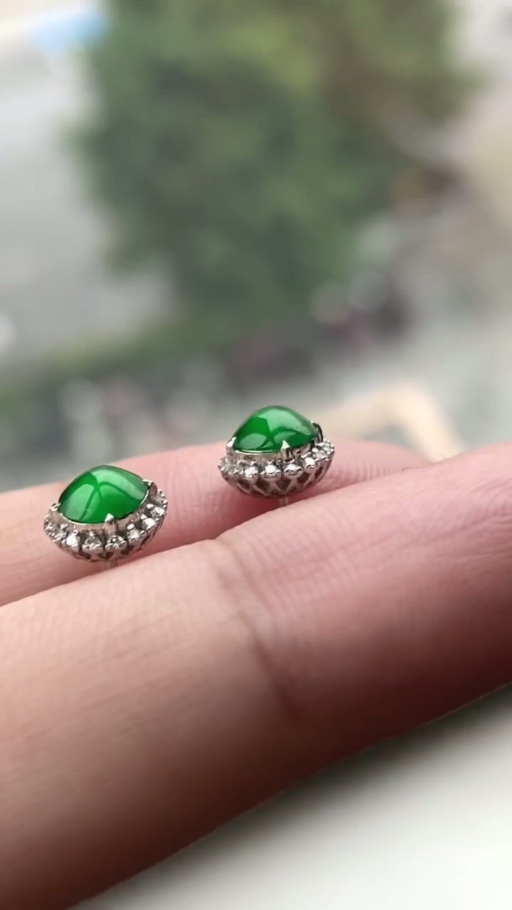 Hình thu nhỏ: Bông tai Cabochon ngọc Jadeite A vàng 18K
