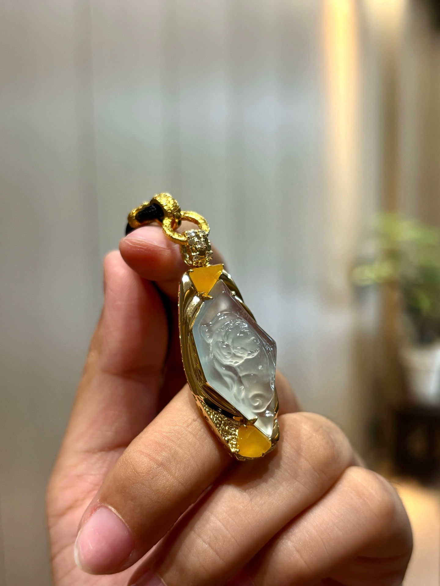 Mặt dây chuyền Tỳ hưu ngọc Jadeite A vàng 18K