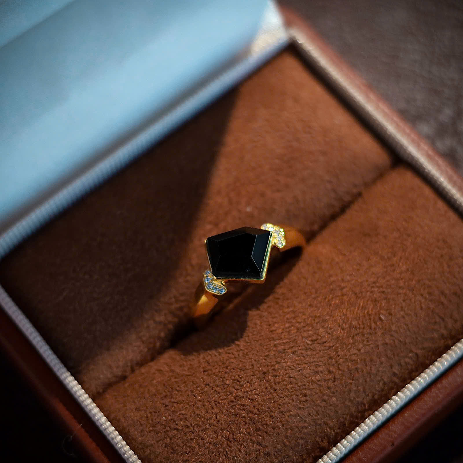 Nhẫn ngọc Jadeite A vàng 18K