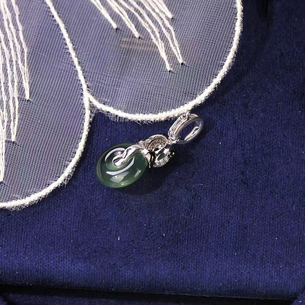 Hình thu nhỏ: Mặt dây chuyền Gấu trúc bình an ngọc Jadeite A vàng 18K