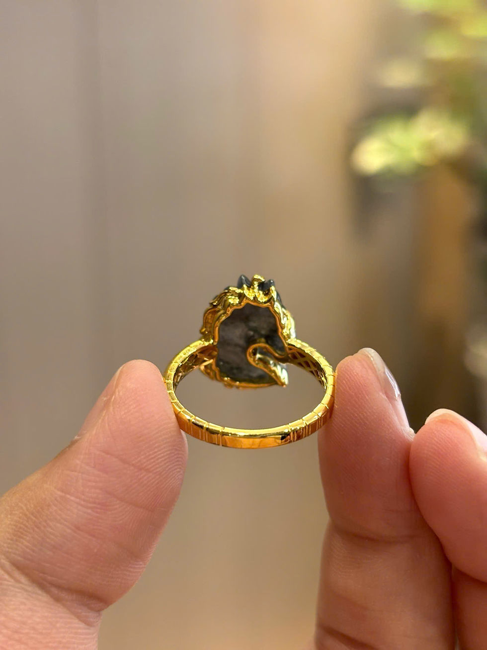 Hình thu nhỏ: Nhẫn chiến mã ni 14 ngọc Jadeite A vàng 18K