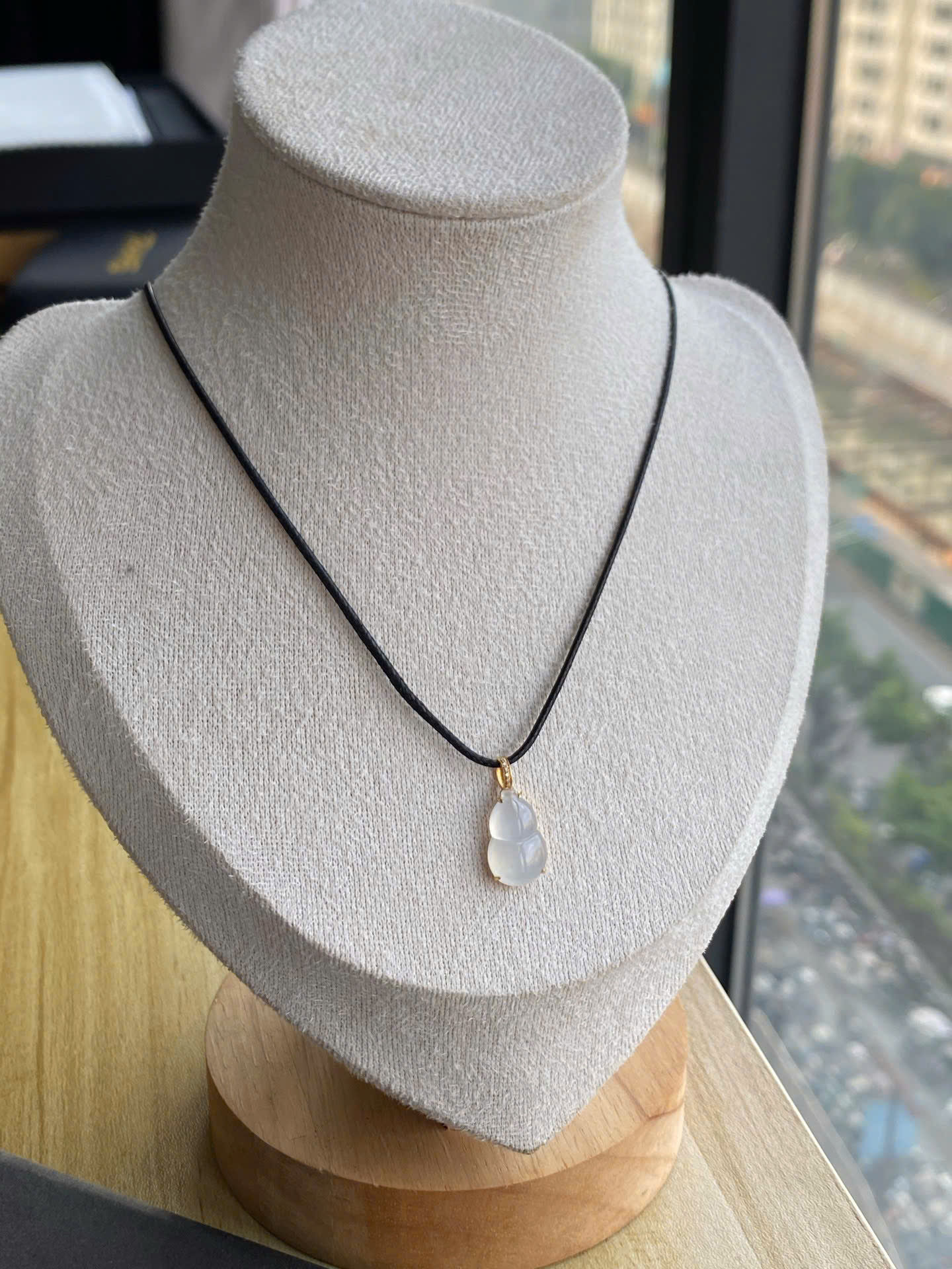 Mặt dây chuyền Hồ lô ngọc Jadeite A vàng 18K