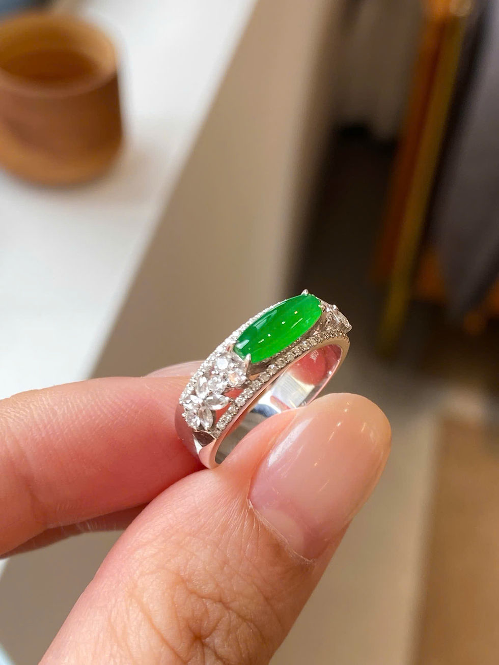 Hình thu nhỏ: Nhẫn yên ngựa ni 13 ngọc Jadeite A vàng 18K