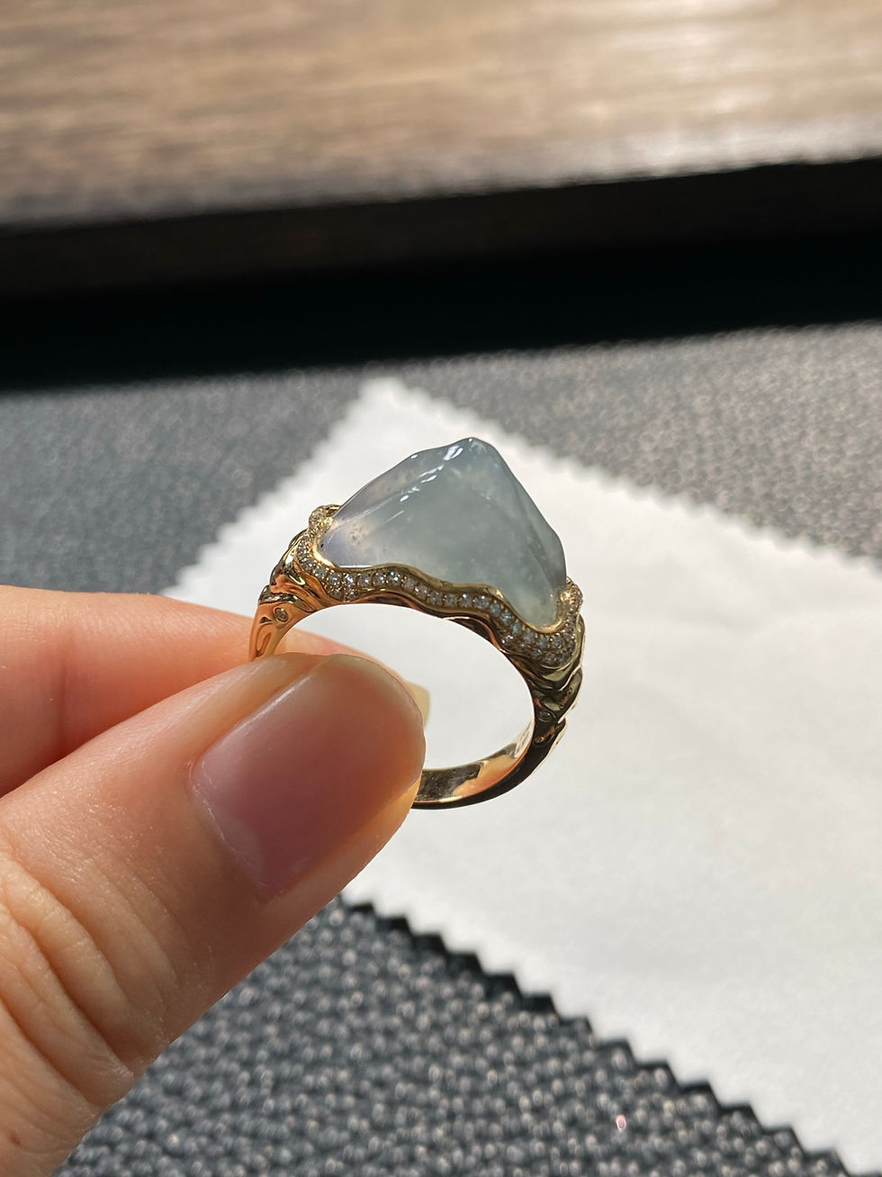 Hình thu nhỏ: Nhẫn Đỉnh núi ngọc Jadeite A vàng 18K