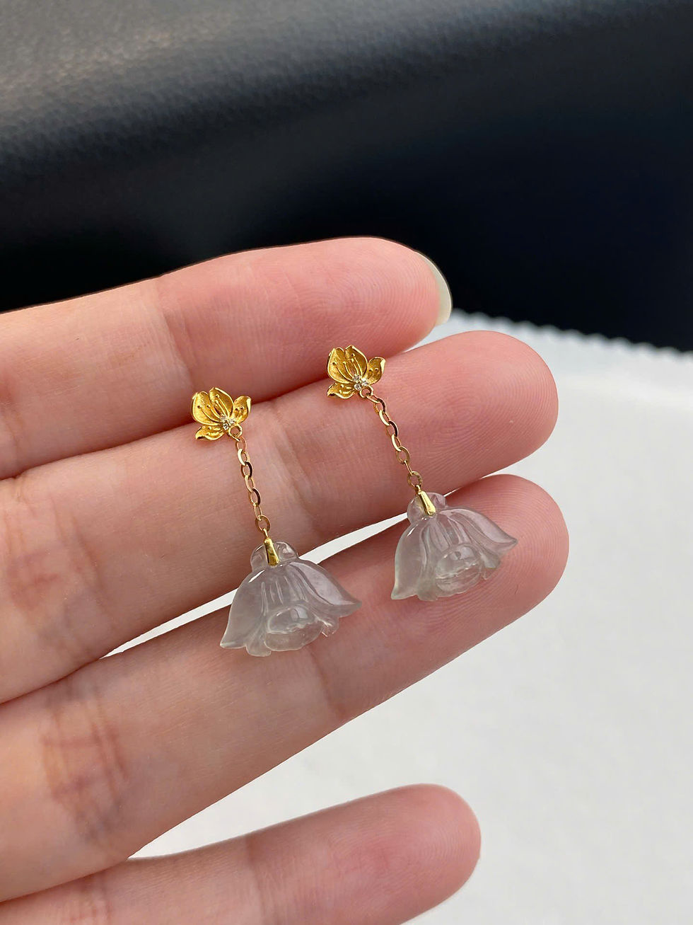 Hình thu nhỏ: Bông tai Hoa sen ngọc Jadeite A vàng 18K