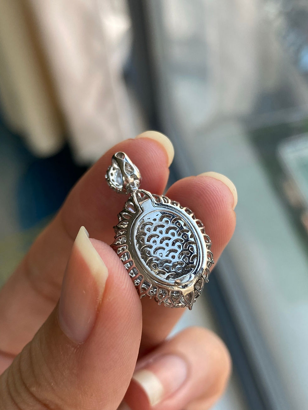 Hình thu nhỏ: Mặt dây chuyền Cabochon ngọc Jadeite A vàng 18K