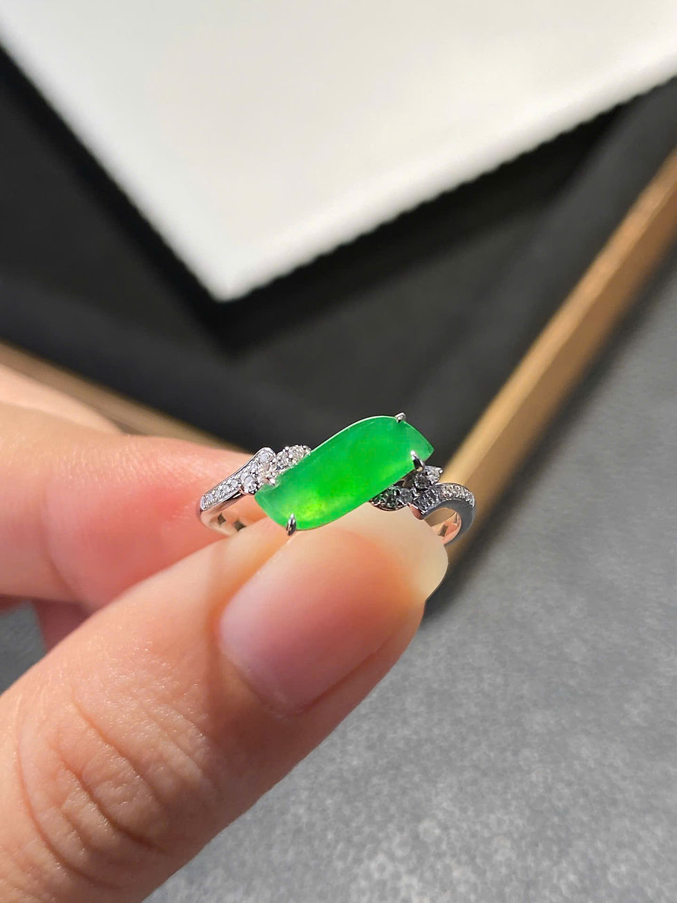 Hình thu nhỏ: Nhẫn Freestyle ngọc Jadeite A vàng 18K