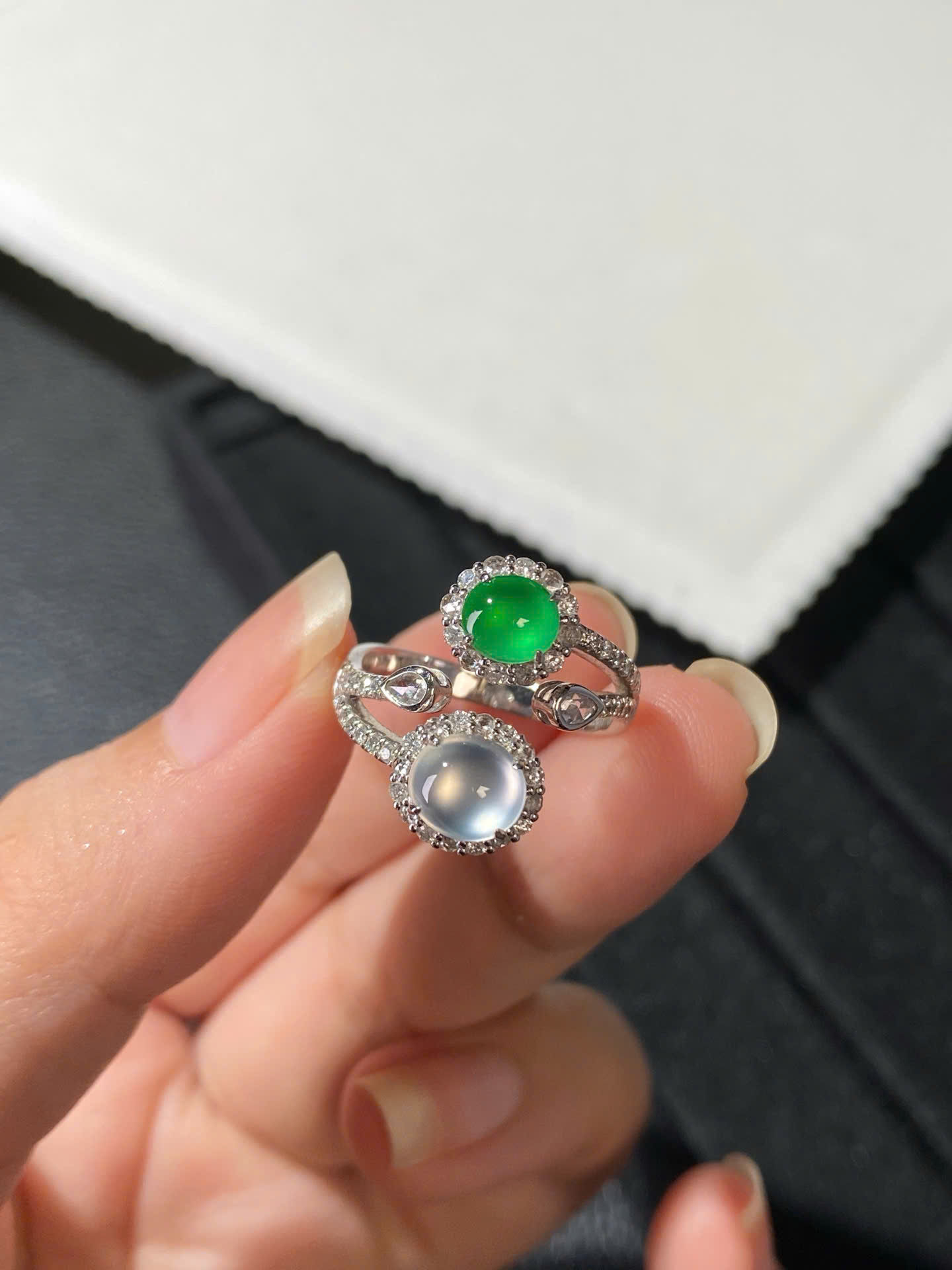 Nhẫn cabochon ngọc Jadeite A vàng 18K