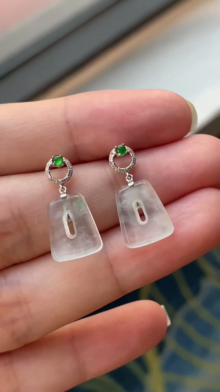 Hình thu nhỏ: Bông tai Đồng bình an ngọc Jadeite A vàng 18K